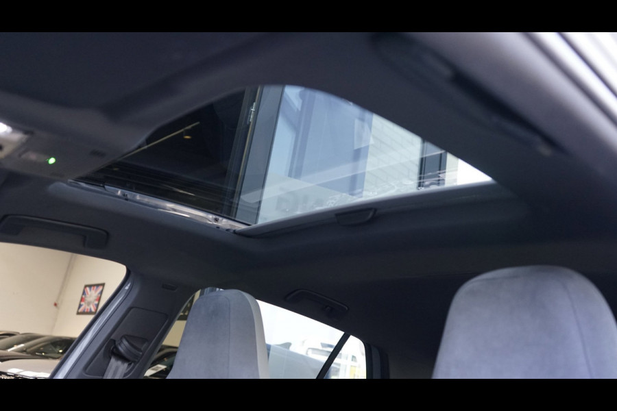 Volkswagen Golf 1.5 TSI R-Line Black Style AUTOMAAT-ACC-CAMERA-HARMAN KARDON-IQ LIGHT-KEYLESS-PANORAMA-STOELVERWARMING