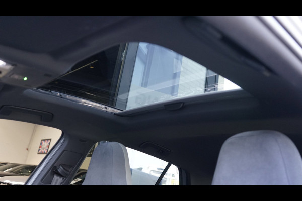 Volkswagen Golf 1.5 TSI R-Line Black Style AUTOMAAT-ACC-CAMERA-HARMAN KARDON-IQ LIGHT-KEYLESS-PANORAMA-STOELVERWARMING