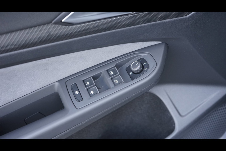 Volkswagen Golf 1.5 TSI R-Line Black Style AUTOMAAT-ACC-CAMERA-HARMAN KARDON-IQ LIGHT-KEYLESS-PANORAMA-STOELVERWARMING