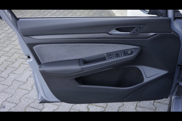 Volkswagen Golf 1.5 TSI R-Line Black Style AUTOMAAT-ACC-CAMERA-HARMAN KARDON-IQ LIGHT-KEYLESS-PANORAMA-STOELVERWARMING