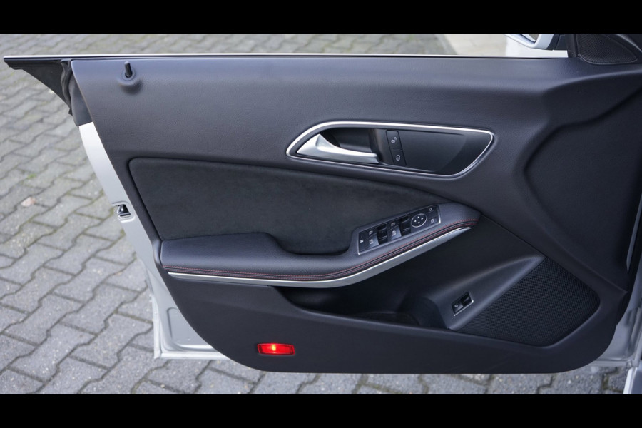 Mercedes-Benz CLA-Klasse 180 AMG AUTOMAAT-ALCANTARA-CAMERA-CRUISE-FULL LED-GROOT NAVIGATIE-KEYLESS-STOELVERWARMING