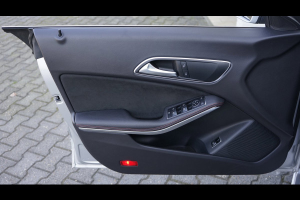 Mercedes-Benz CLA-Klasse 180 AMG AUTOMAAT-ALCANTARA-CAMERA-CRUISE-FULL LED-GROOT NAVIGATIE-KEYLESS-STOELVERWARMING