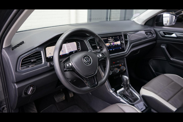 Volkswagen T-Roc 1.5 TSI Sport AUTOMAAT-ACC-CAMERA-CLIMA-FULL LED-KEYLESS-NAVIGATIE-PANORAMA-VIRTUEEL-VOLLEDER-STOELVERWARMING