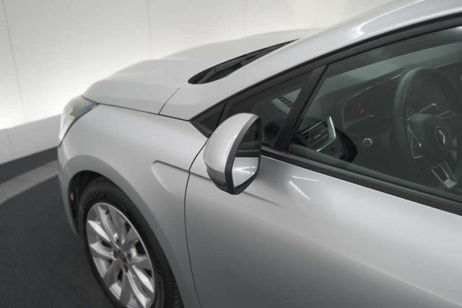 Renault Clio TCe 100 Limited | Stoelverwarming | Apple Carplay | Parkeersensoren