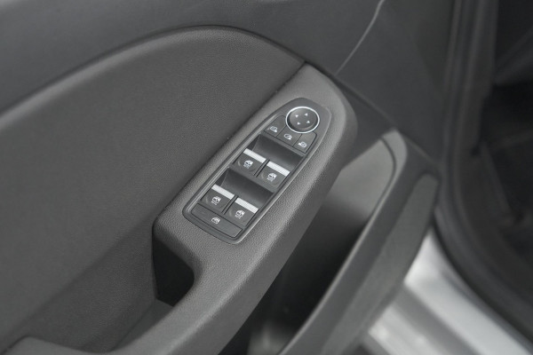 Renault Clio TCe 100 Limited | Stoelverwarming | Apple Carplay | Parkeersensoren