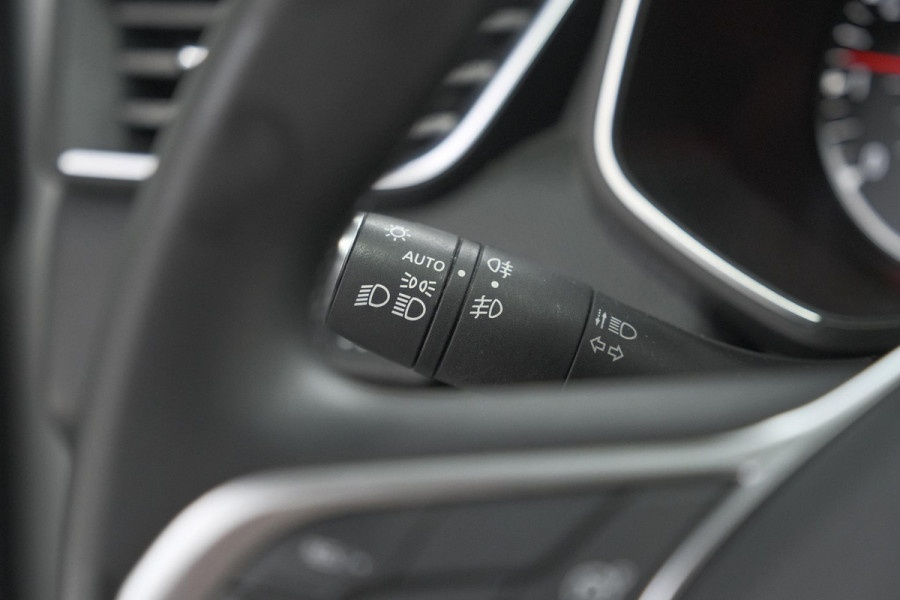 Renault Clio TCe 100 Limited | Stoelverwarming | Apple Carplay | Parkeersensoren