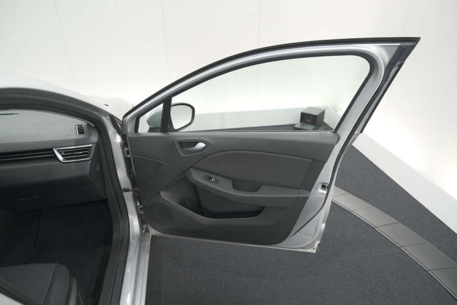 Renault Clio TCe 100 Limited | Stoelverwarming | Apple Carplay | Parkeersensoren