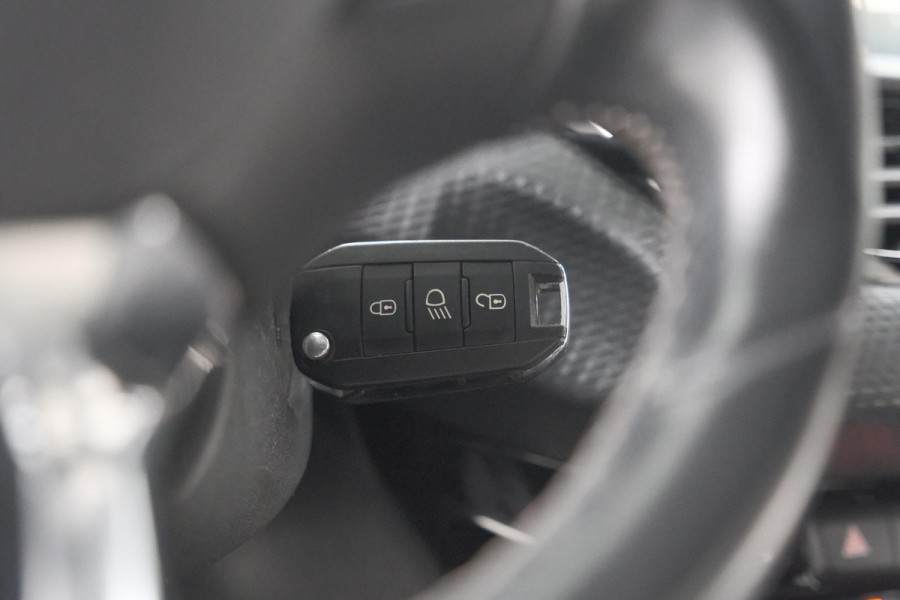 Peugeot 208 PureTech 110 Tech Edition | Camera | Apple Carplay | Parkeersensoren