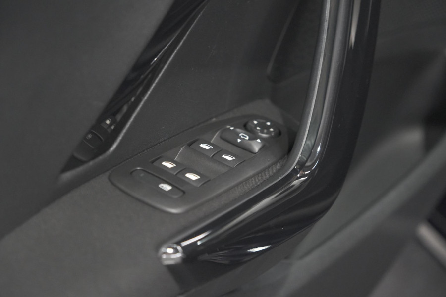 Peugeot 208 PureTech 110 Tech Edition | Camera | Apple Carplay | Parkeersensoren