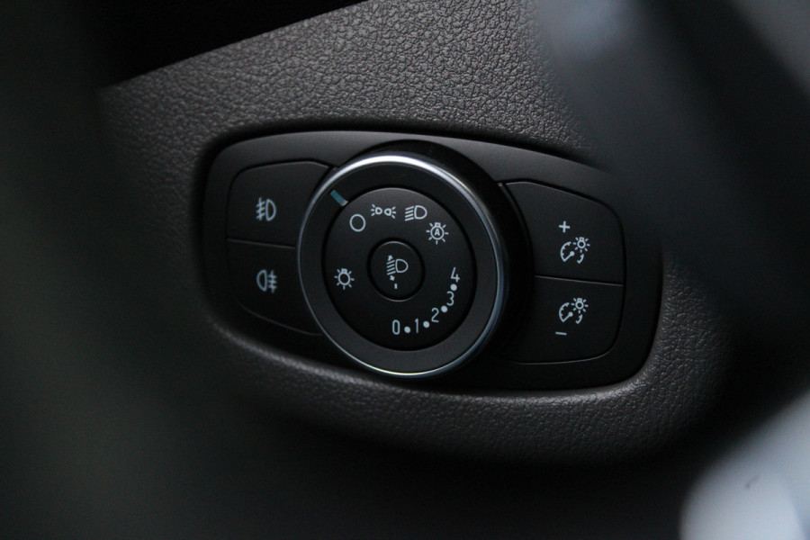 Ford Transit Connect 1.5 EcoBlue L2 Limited 120pk - Automaat - Trekhaak - Stoelverwarming - Navi - Bluetooth - Camera - Rijklaar