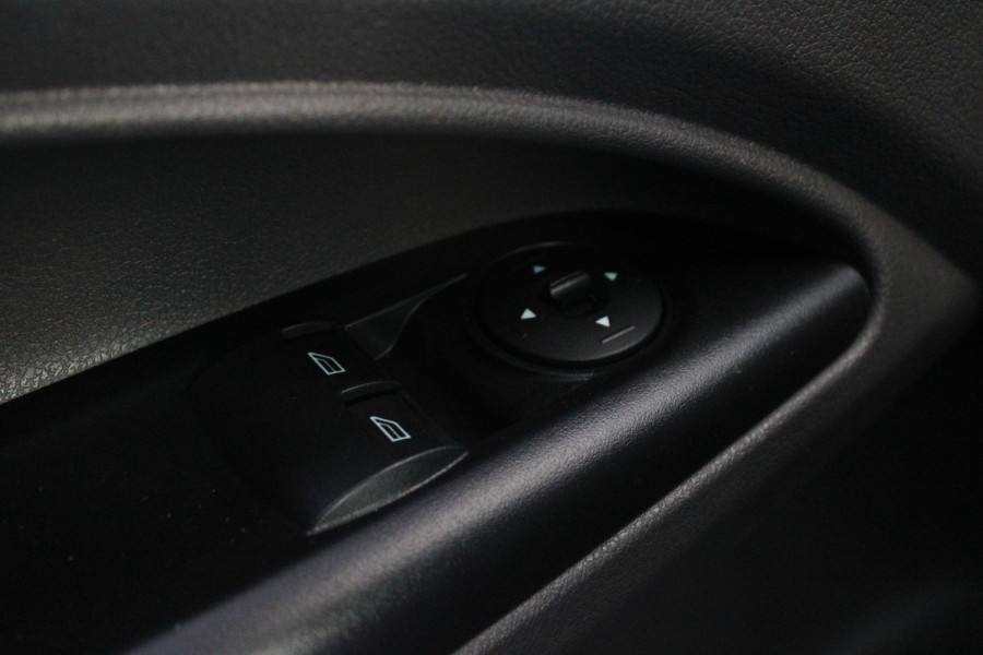 Ford Transit Connect 1.5 EcoBlue L2 Limited 120pk - Automaat - Trekhaak - Stoelverwarming - Navi - Bluetooth - Camera - Rijklaar