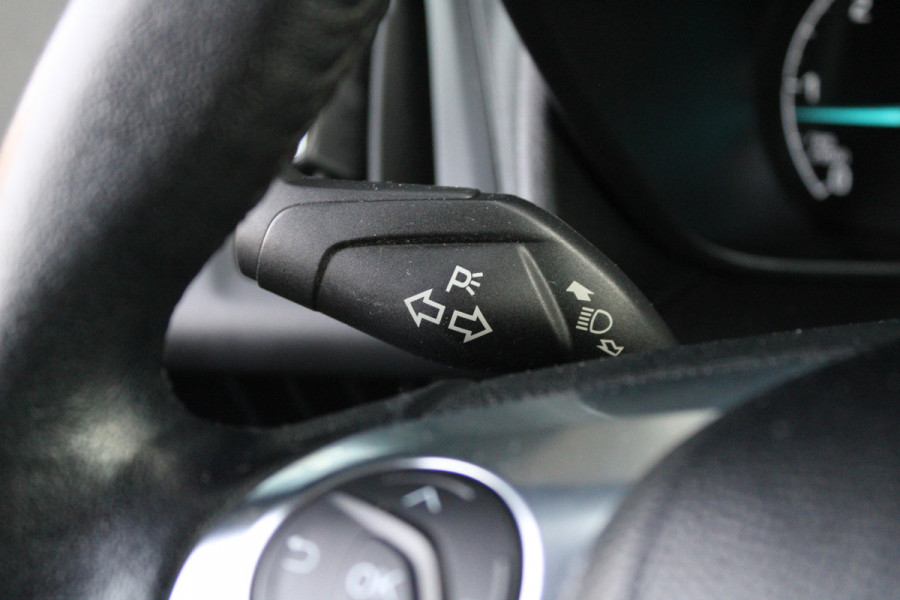 Ford Transit Connect 1.5 EcoBlue L2 Limited 120pk - Automaat - Trekhaak - Stoelverwarming - Navi - Bluetooth - Camera - Rijklaar