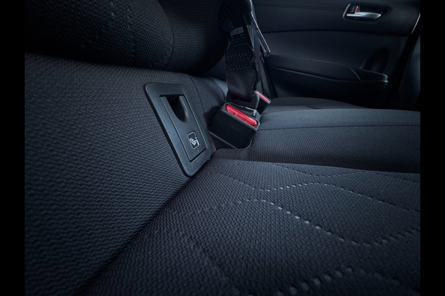 Toyota Corolla Cross Hybrid 140 Style Comfort VERWARMDE STOELEN EN STUURWIEL, CAMERA , CARPLAY, CLIMATE CONTROL / ELEKT KLEP