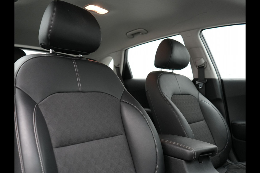 Kia Niro 1.6 GDi DynamicLine PHEV 141pk Dealer O.H. | Adaptive Cruise | Camera | Sportstoelen & Stuur Verwarmd | Apple Carplay | Lane Assist | Navigatie | DAB | Plug In Hybrid