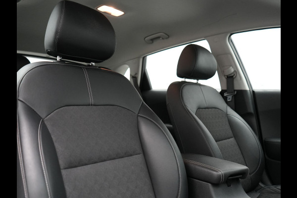 Kia Niro 1.6 GDi DynamicLine PHEV 141pk Dealer O.H. | Adaptive Cruise | Camera | Sportstoelen & Stuur Verwarmd | Apple Carplay | Lane Assist | Navigatie | DAB | Plug In Hybrid