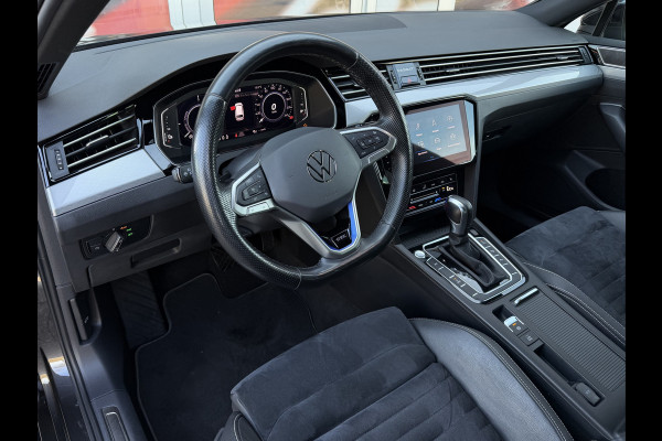 Volkswagen Passat Variant 1.4 TSI PHEV GTE / Trekhaak (1.600 KG) / Keyless / Carplay / Sensoren V+A / camera /