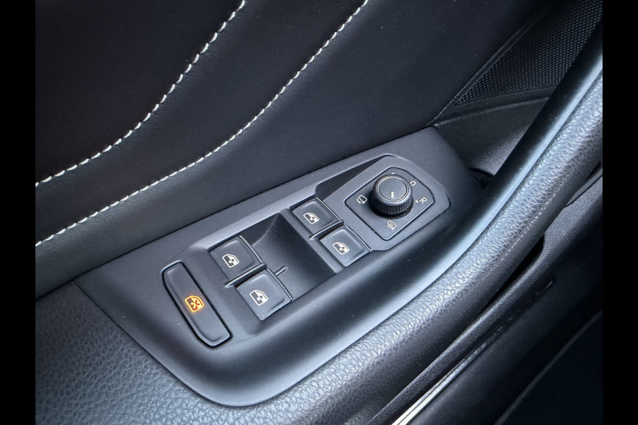 Volkswagen Passat Variant 1.4 TSI PHEV GTE / Trekhaak (1.600 KG) / Keyless / Carplay / Sensoren V+A / camera /