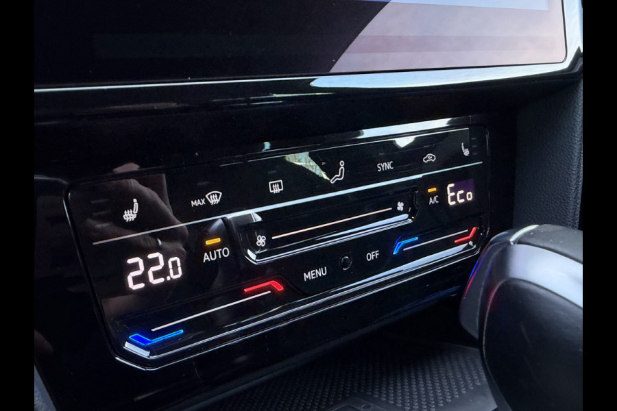 Volkswagen Passat Variant 1.4 TSI PHEV GTE / Trekhaak (1.600 KG) / Keyless / Carplay / Sensoren V+A / camera /