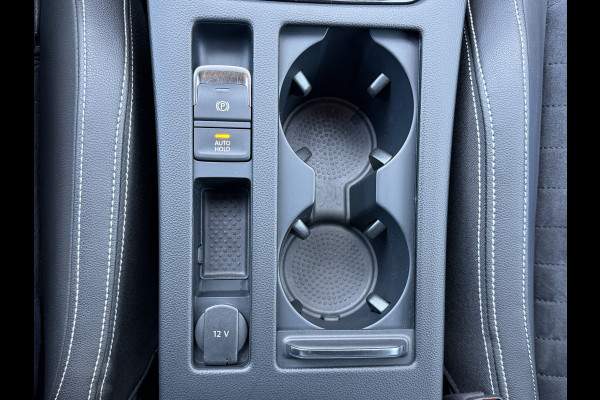 Volkswagen Passat Variant 1.4 TSI PHEV GTE / Trekhaak (1.600 KG) / Keyless / Carplay / Sensoren V+A / camera /