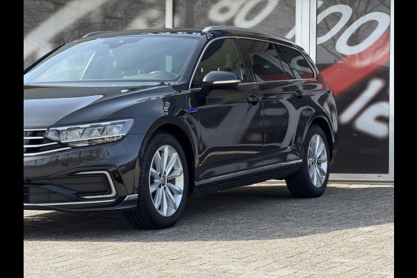 Volkswagen Passat Variant 1.4 TSI PHEV GTE / Trekhaak (1.600 KG) / Keyless / Carplay / Sensoren V+A / camera /