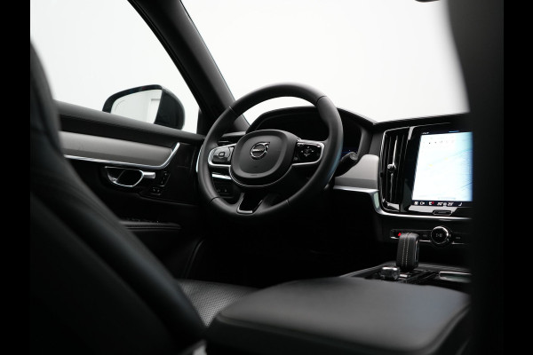 Volvo V90 T6 AWD Ultimate Dark PHEV 350pk Dealer O.H. | Panodak | Head Up | 360 Camera | Adaptive Cruise | Harman / Kardon | Lederen Sportstoelen Memory & Ventilatie | Keyless | Stoelen & Stuur Verwarmd | Apple Carplay | Virtual | DAB | Plug In Hybrid