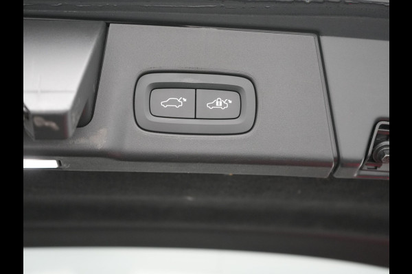 Volvo V90 T6 AWD Ultimate Dark PHEV 350pk Dealer O.H. | Panodak | Head Up | 360 Camera | Adaptive Cruise | Harman / Kardon | Lederen Sportstoelen Memory & Ventilatie | Keyless | Stoelen & Stuur Verwarmd | Apple Carplay | Virtual | DAB | Plug In Hybrid