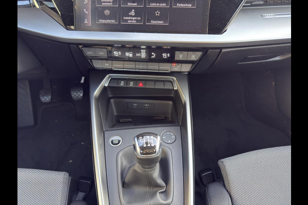 Audi A3 Sportback 30 TFSI Business edition | Sportstoelen | Navi | Virtual Cockpit | Led | Parkeerhulp |