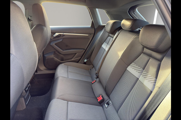 Audi A3 Sportback 30 TFSI Business edition | Sportstoelen | Navi | Virtual Cockpit | Led | Parkeerhulp |