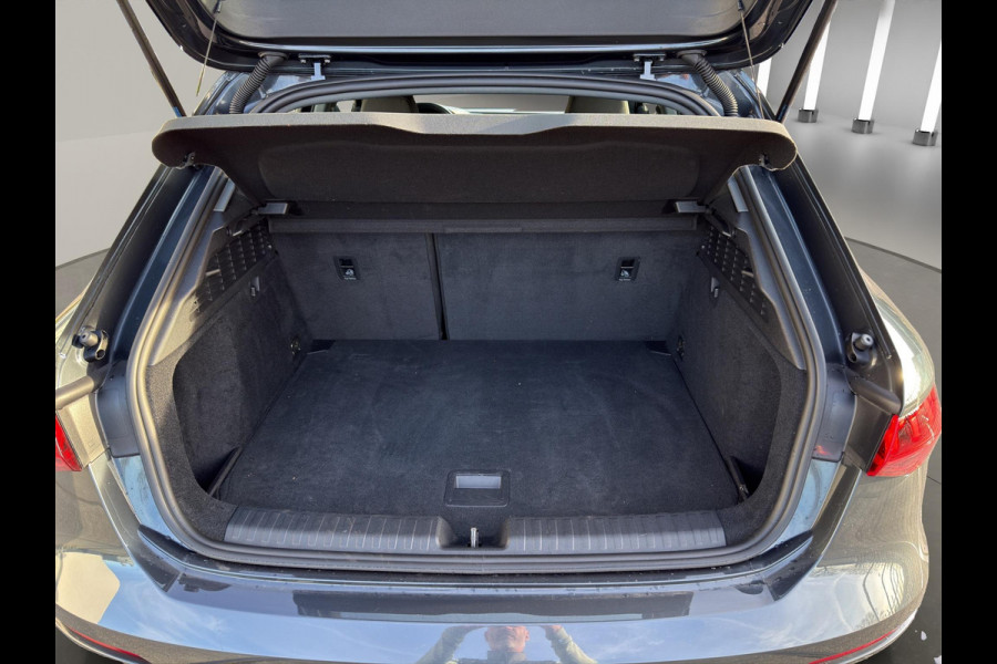 Audi A3 Sportback 30 TFSI Business edition | Sportstoelen | Navi | Virtual Cockpit | Led | Parkeerhulp |