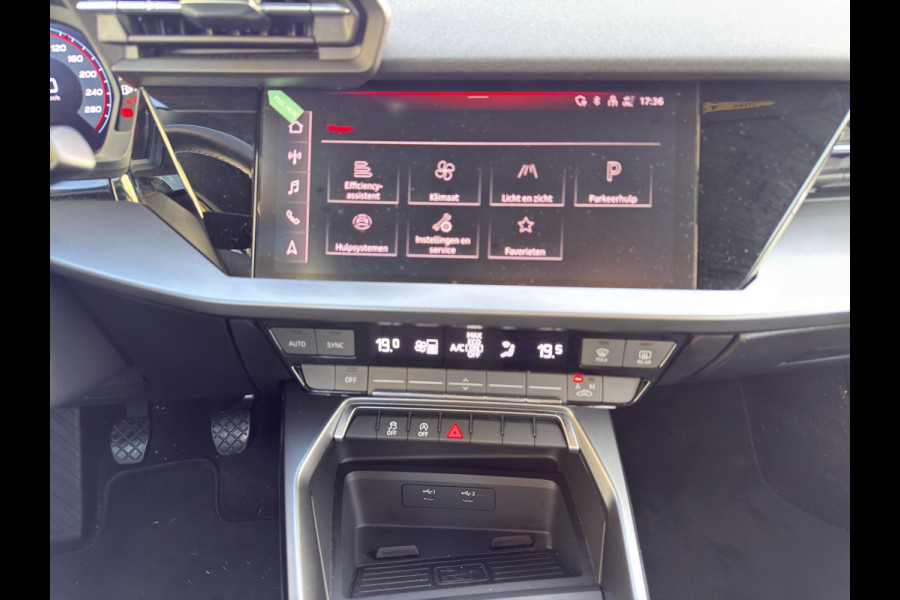 Audi A3 Sportback 30 TFSI Business edition | Sportstoelen | Navi | Virtual Cockpit | Led | Parkeerhulp |