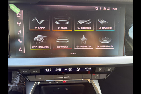 Audi A3 Sportback 30 TFSI Business edition | Sportstoelen | Navi | Virtual Cockpit | Led | Parkeerhulp |