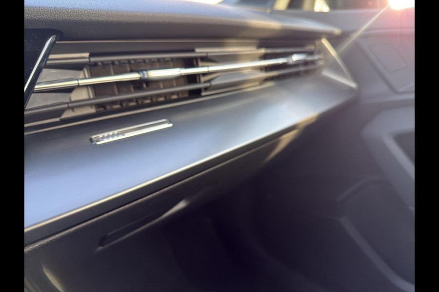 Audi A3 Sportback 30 TFSI Business edition | Sportstoelen | Navi | Virtual Cockpit | Led | Parkeerhulp |