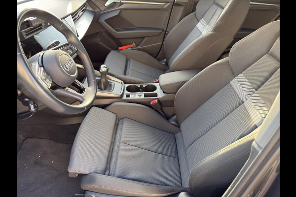 Audi A3 Sportback 30 TFSI Business edition | Sportstoelen | Navi | Virtual Cockpit | Led | Parkeerhulp |