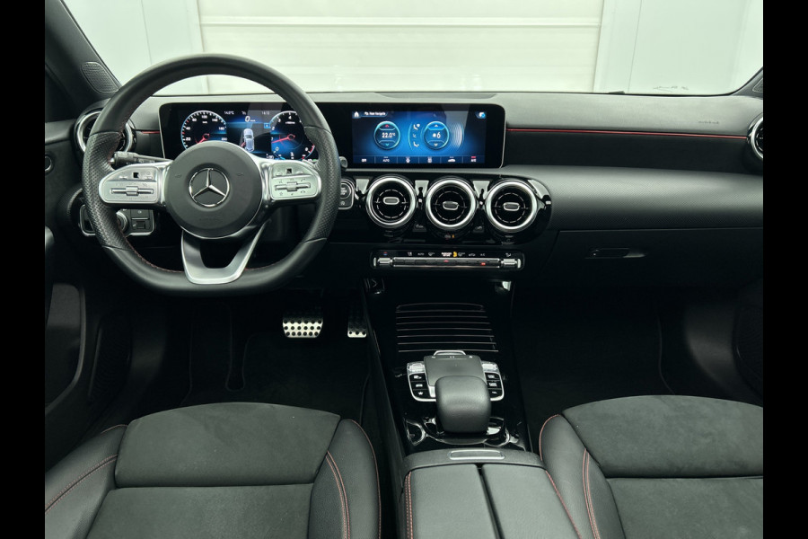 Mercedes-Benz A-Klasse 220 Premium Plus AMG-Line(Goed OnderH, Panorama, Carplay, Stoelen, StoelV, Navi, Etc)