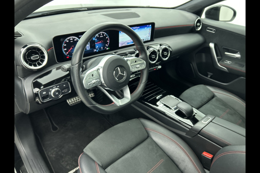 Mercedes-Benz A-Klasse 220 Premium Plus AMG-Line(Goed OnderH, Panorama, Carplay, Stoelen, StoelV, Navi, Etc)