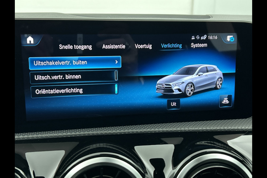 Mercedes-Benz A-Klasse 220 Premium Plus AMG-Line(Goed OnderH, Panorama, Carplay, Stoelen, StoelV, Navi, Etc)