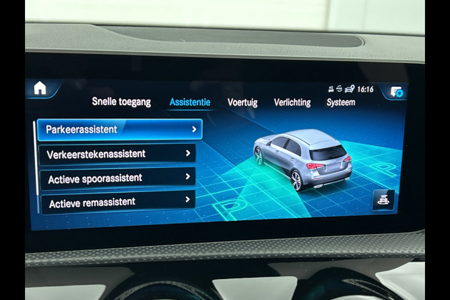 Mercedes-Benz A-Klasse 220 Premium Plus AMG-Line(Goed OnderH, Panorama, Carplay, Stoelen, StoelV, Navi, Etc)