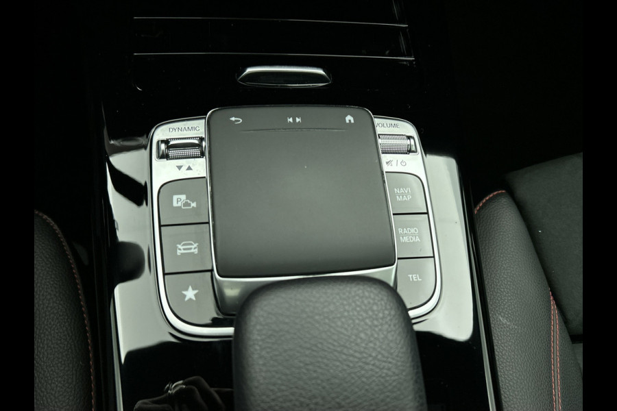 Mercedes-Benz A-Klasse 220 Premium Plus AMG-Line(Goed OnderH, Panorama, Carplay, Stoelen, StoelV, Navi, Etc)