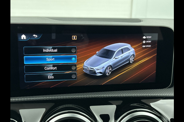 Mercedes-Benz A-Klasse 220 Premium Plus AMG-Line(Goed OnderH, Panorama, Carplay, Stoelen, StoelV, Navi, Etc)