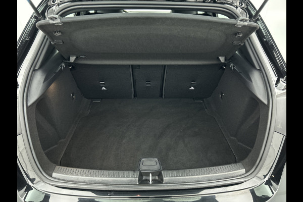 Mercedes-Benz A-Klasse 220 Premium Plus AMG-Line(Goed OnderH, Panorama, Carplay, Stoelen, StoelV, Navi, Etc)