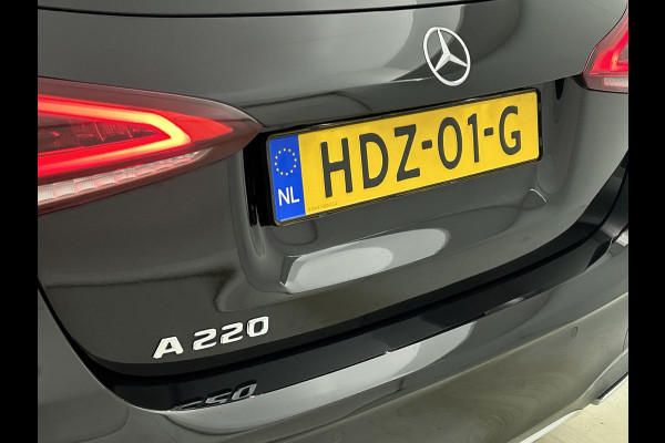 Mercedes-Benz A-Klasse 220 Premium Plus AMG-Line(Goed OnderH, Panorama, Carplay, Stoelen, StoelV, Navi, Etc)