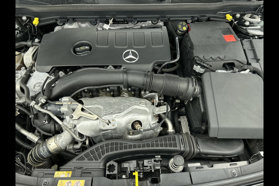 Mercedes-Benz A-Klasse 220 Premium Plus AMG-Line(Goed OnderH, Panorama, Carplay, Stoelen, StoelV, Navi, Etc)