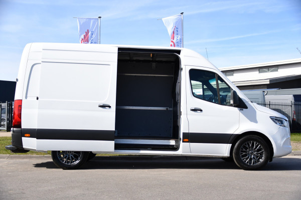 Mercedes-Benz Sprinter 319 V6 3.0 CDI L2H2 PB Edition Cruise, 360 Camera, Carplay, LED, 190pk, Leder, Multimedia, Uniek!