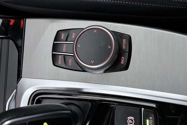 BMW X3 XDrive20i Launch Edition High Executive (TREKHAAK, STOEL/STUUR VERWARMING, DIGITALE COCKPIT, DEALER ONDERHOUDEN)