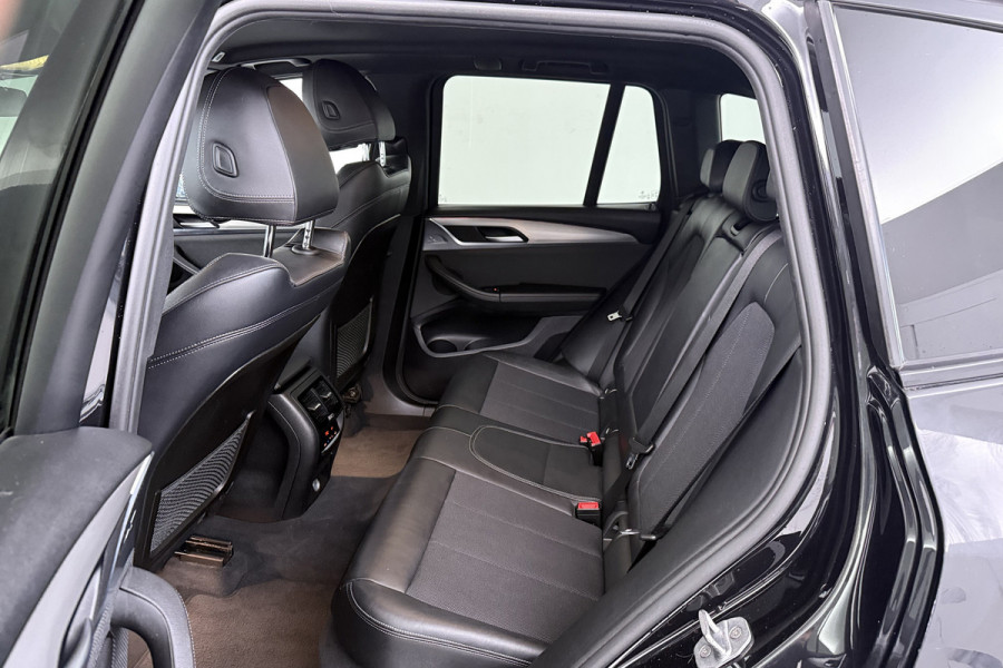 BMW X3 XDrive20i Launch Edition High Executive (TREKHAAK, STOEL/STUUR VERWARMING, DIGITALE COCKPIT, DEALER ONDERHOUDEN)