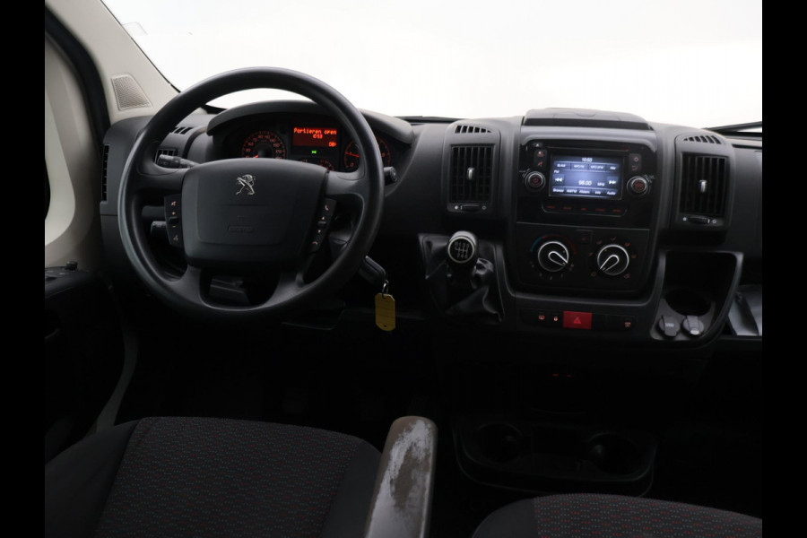 Peugeot Boxer 330 2.0 BLUEHDI 130 PK EURO 6 + CAMERA | TREKHAAK | NAVIGATIE | CRUISE | AIRCO