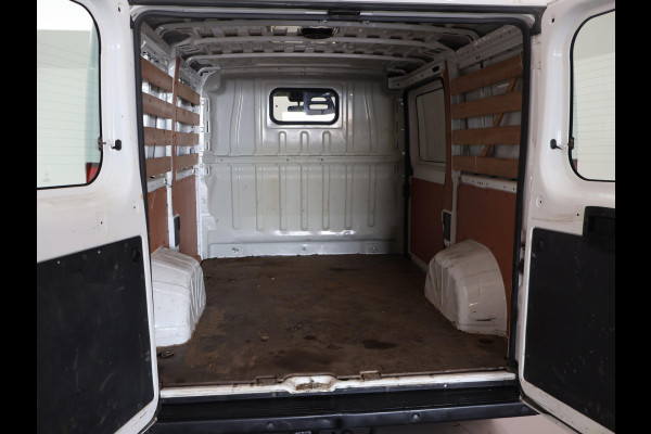 Peugeot Boxer 330 2.0 BLUEHDI 130 PK EURO 6 + CAMERA | TREKHAAK | NAVIGATIE | CRUISE | AIRCO