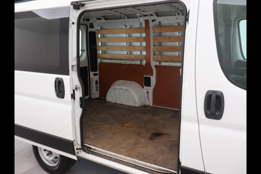 Peugeot Boxer 330 2.0 BLUEHDI 130 PK EURO 6 + CAMERA | TREKHAAK | NAVIGATIE | CRUISE | AIRCO