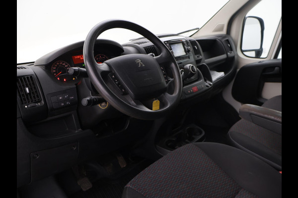 Peugeot Boxer 330 2.0 BLUEHDI 130 PK EURO 6 + CAMERA | TREKHAAK | NAVIGATIE | CRUISE | AIRCO