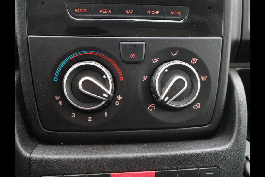 Peugeot Boxer 330 2.0 BLUEHDI 130 PK EURO 6 + CAMERA | TREKHAAK | NAVIGATIE | CRUISE | AIRCO